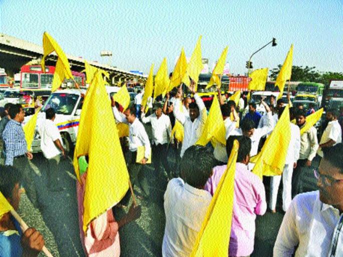 Police prevented Dhangar community from panval in Panvel | धनगर समाजाच्या मोर्चेकऱ्यांना पोलिसांनी पनवेलमध्ये रोखले