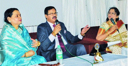 As the education has diminished, do not underestimate yourself: Dhananjay Datar | शिक्षण कमी झाले म्हणून, स्वत:ला कमी लेखू नका : धनंजय दातार