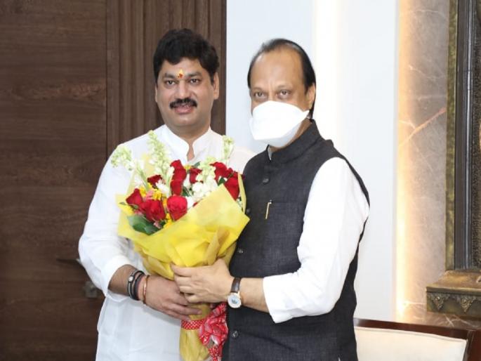 Ajit Pawar met Dhananjay Mude in hospital of mumbai | भोवळ आल्याने शुद्ध हरपली, धनंजय मुडेंच्या भेटीनंतर अजित पवारांनी दिली माहिती