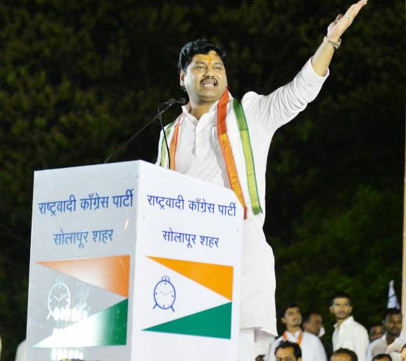 BJP-Shiv Sena complete 100 crimes - Dhananjay Munde | भाजपा-शिवसेनेचे 100 अपराध भरले; त्यांचे पानीपत अटळ - धनंजय मुंडे 