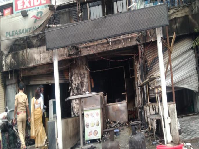 The first day of work turned out to be the last A 20-year-old youth died in a fire in Dhankawadi. | Video: कामाचा पहिलाच दिवस अखेरचा ठरला! धनकवडीच्या आगीत २० वर्षीय तरुणाचा मृत्यू The first day of work turned out to be the last A 20-year-old youth died in a fire in Dhankawadi. | Video: कामाचा पहिलाच दिवस अखेरचा ठरला! धनकवडीच्या आगीत २० वर्षीय तरुणाचा मृत्यू
