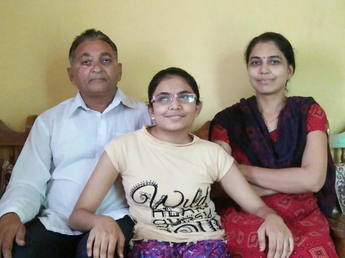 Blind girl of Akot grab 95 percent marks in the HSC Exam | नेत्रहिन धनश्रीचे ‘नेत्रदीपक’ यश...बारावीत ९२ टक्के गुण Blind girl of Akot grab 95 percent marks in the HSC Exam | नेत्रहिन धनश्रीचे ‘नेत्रदीपक’ यश...बारावीत ९२ टक्के गुण
