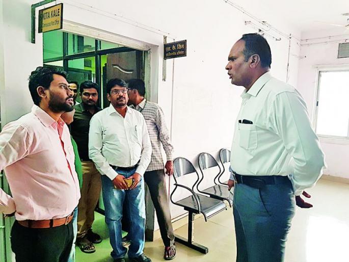 Late comers Nagpur corporation is now directly home ... | नागपूर महापालिकेतील लेटलतिफ आता थेट घरीच... Late comers Nagpur corporation is now directly home ... | नागपूर महापालिकेतील लेटलतिफ आता थेट घरीच...