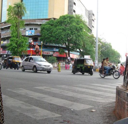 Dhanwate Theater: Old cast, newly renovated for 26years | धनवटे रंगमंदिर : जुने पाडले, नवे तयार होण्यास लागले तब्बल २६ वर्षे