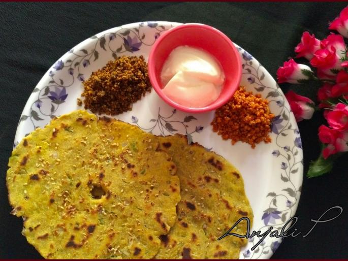 The Chief Minister liked the Solapur bhaav Un Sheunga chutney | मुख्यमंत्र्यांना आवडली सोलापुरची भाकर अन शेंगाची चटणी The Chief Minister liked the Solapur bhaav Un Sheunga chutney | मुख्यमंत्र्यांना आवडली सोलापुरची भाकर अन शेंगाची चटणी