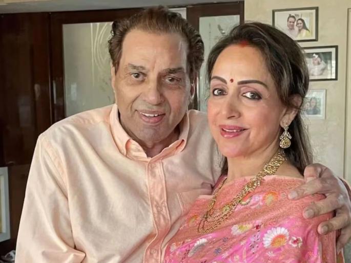 hema malini reacts on news about dharmendra on ventilator gives health update | धर्मेंद्र यांच्या तब्येतीबद्दल कळताच हेमा मालिनी रुग्णालयात पोहोचल्या, म्हणाल्या, "आम्ही सगळेच..."
