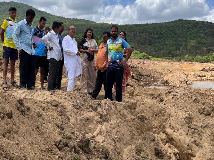 Sand pumping in Shirwal dam in the name of silt removal, | गाळ काढण्याच्या नावावर शिरवल धरणात वाळू उपसा, ग्रामस्थ आक्रमक Sand pumping in Shirwal dam in the name of silt removal, | गाळ काढण्याच्या नावावर शिरवल धरणात वाळू उपसा, ग्रामस्थ आक्रमक
