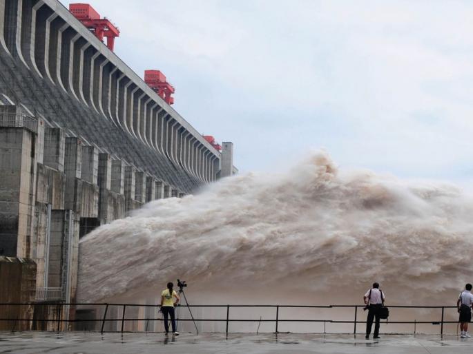 Thane district's reservoir damaged sharply; Water theft from MIDC | ठाणे जिल्ह्यातील धरणातील साठ्यात झपाट्याने घट; एमआयडीसीकडून पाण्याची चोरी सुरूच Thane district's reservoir damaged sharply; Water theft from MIDC | ठाणे जिल्ह्यातील धरणातील साठ्यात झपाट्याने घट; एमआयडीसीकडून पाण्याची चोरी सुरूच