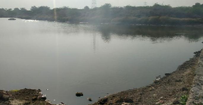 Water in the dam but water shortage in the village | धरणात पाणी मात्र गावात पाणीटंचाई Water in the dam but water shortage in the village | धरणात पाणी मात्र गावात पाणीटंचाई