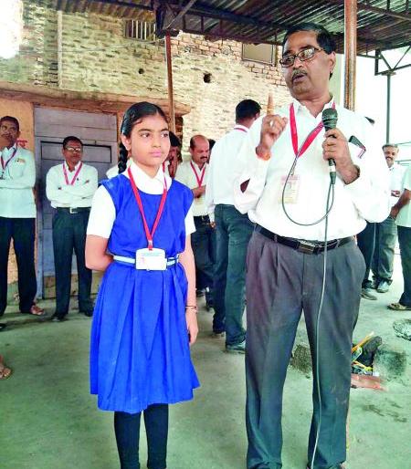 The Father of the Fathers is the number one in all the activities | मुक्या बापाची लेक सर्व उपक्रमात नंबर एक
