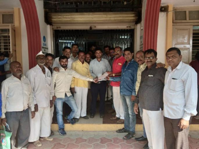 Shivsainik's Front for Grant Subsidy | धरणगावात बोंडअळी अनुदानासाठी शिवसैनिकांचा मोर्चा Shivsainik's Front for Grant Subsidy | धरणगावात बोंडअळी अनुदानासाठी शिवसैनिकांचा मोर्चा