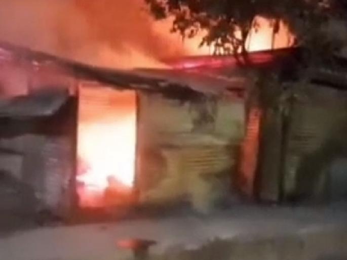 Agni Tandav at night in Parbhani; Burn down a shop along with a house | परभणीत रात्री अग्नी तांडव; घरासह एक दुकान जळून खाक Agni Tandav at night in Parbhani; Burn down a shop along with a house | परभणीत रात्री अग्नी तांडव; घरासह एक दुकान जळून खाक