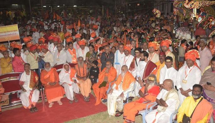 Dharmabhaskar Rathyatra toured Reshim Bagh area | धर्मभास्कर रथयात्रेने नागपुरातील रेशीमबाग परिसर दुमदुमला Dharmabhaskar Rathyatra toured Reshim Bagh area | धर्मभास्कर रथयात्रेने नागपुरातील रेशीमबाग परिसर दुमदुमला