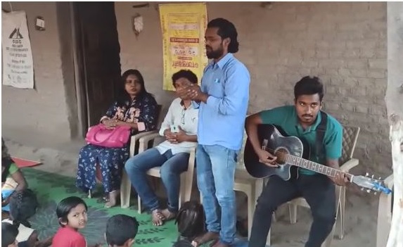 Five persons arrested for trying to convert at Bangaon in Yavatmal district | यवतमाळ जिल्ह्यातील बानगाव येथे धर्मातरांचा प्रयत्न करणाऱ्या पाच जणांना अटक Five persons arrested for trying to convert at Bangaon in Yavatmal district | यवतमाळ जिल्ह्यातील बानगाव येथे धर्मातरांचा प्रयत्न करणाऱ्या पाच जणांना अटक