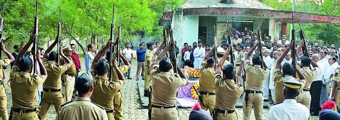 Padmabhushan Former Justice Chandrashekhar Dharmadhikari Anantat vileen | पद्मभूषण माजी न्यायमूर्ती चंद्रशेखर धर्माधिकारी अनंतात विलीन Padmabhushan Former Justice Chandrashekhar Dharmadhikari Anantat vileen | पद्मभूषण माजी न्यायमूर्ती चंद्रशेखर धर्माधिकारी अनंतात विलीन