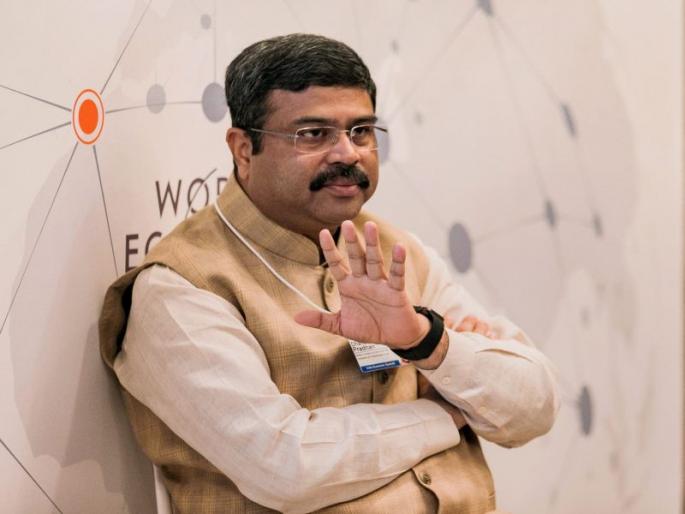petroleum minister gst row dharmendra pradhan speaks on gst and demonetisation by narendra modi govt | GST, नोटाबंदीचं समर्थन करत केंद्रीय पेट्रोलियम मंत्री धर्मेंद्र प्रधान म्हणाले,'नवीन चपलादेखील 3 दिवस चावतात'   petroleum minister gst row dharmendra pradhan speaks on gst and demonetisation by narendra modi govt | GST, नोटाबंदीचं समर्थन करत केंद्रीय पेट्रोलियम मंत्री धर्मेंद्र प्रधान म्हणाले,'नवीन चपलादेखील 3 दिवस चावतात'