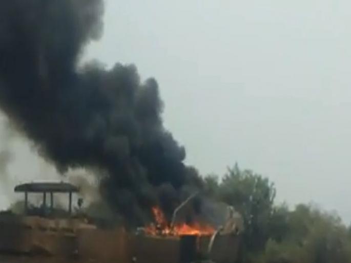 Action against Ali Bagh and Pen Tehsildar against illegal sand excavation in Dharamar Bay | धरमतर खाडीतील बेकायदा रेती उत्खननाविरोधात अलिबाग व पेण तहसिलदारांची धडक कारवाई Action against Ali Bagh and Pen Tehsildar against illegal sand excavation in Dharamar Bay | धरमतर खाडीतील बेकायदा रेती उत्खननाविरोधात अलिबाग व पेण तहसिलदारांची धडक कारवाई