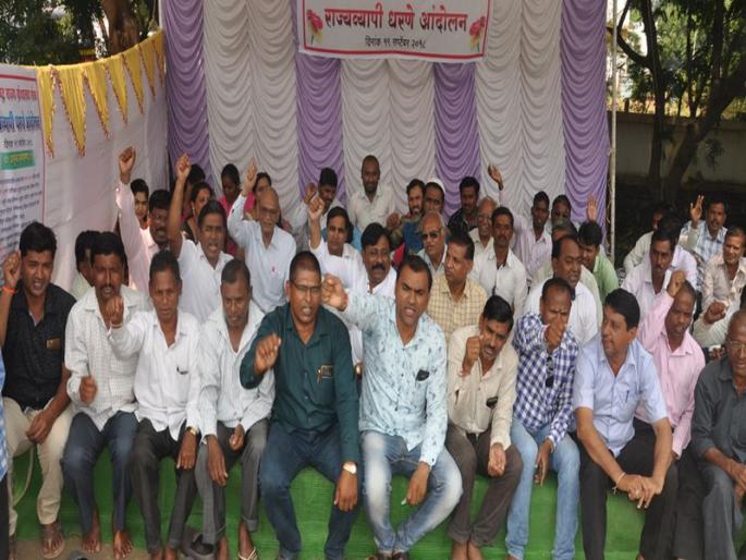 Library staff: Nandurbarata statewide protest movement | ग्रंथालय कर्मचा:यांचे नंदुरबारात राज्यव्यापी धरणे आंदोलन Library staff: Nandurbarata statewide protest movement | ग्रंथालय कर्मचा:यांचे नंदुरबारात राज्यव्यापी धरणे आंदोलन