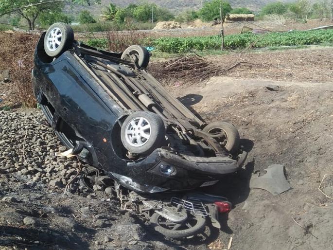Two killed in road accident in Dharur; One seriously injured | धारूरमध्ये कार-बाईक अपघातात दोघे जागीच ठार; एक गंभीर जखमी  Two killed in road accident in Dharur; One seriously injured | धारूरमध्ये कार-बाईक अपघातात दोघे जागीच ठार; एक गंभीर जखमी