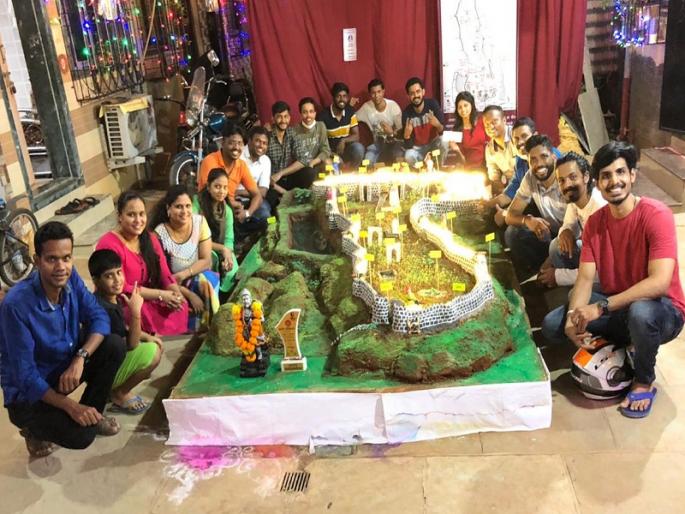Glorious! First prize to a replica of Dharur's neglected fort | गौरवास्पद ! धारूरच्या दुर्लक्षित किल्ल्याच्या प्रतिकृतीला पहिले बक्षीस Glorious! First prize to a replica of Dharur's neglected fort | गौरवास्पद ! धारूरच्या दुर्लक्षित किल्ल्याच्या प्रतिकृतीला पहिले बक्षीस