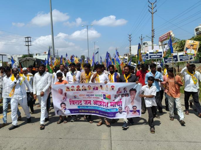 Give 50 thousand subsidy to farmers, loan waiver! Protest of 'deprived' hits Dharur tehsil | शेतकऱ्यांना ५० हजार अनुदान, कर्जमाफी द्या! 'वंचित'चा आक्रोश मोर्चा धारूर तहसीलवर धडकला