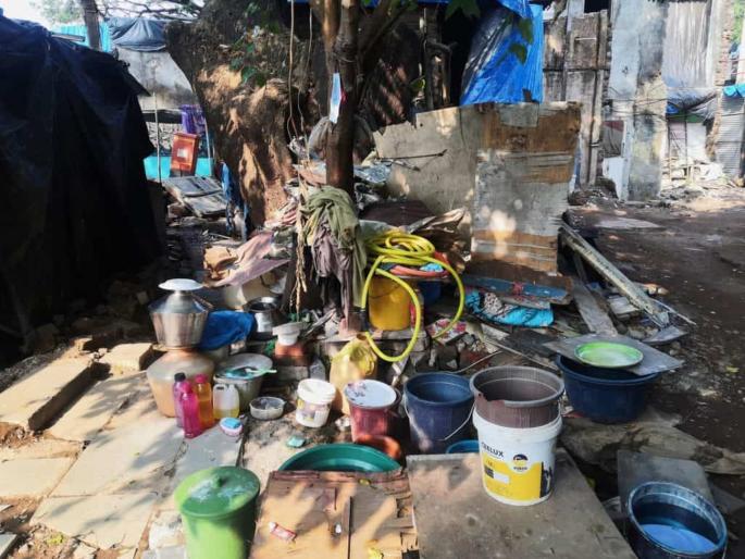 Contaminated, irregular water supply in Dharavi, which is in the throes of redevelopment | धारावीत पाणीप्रश्न ऐरणीवर, दूषित, अनियमित पुरवठा; बेकायदा जोडण्यांमुळे रहिवासी मेटाकुटीला Contaminated, irregular water supply in Dharavi, which is in the throes of redevelopment | धारावीत पाणीप्रश्न ऐरणीवर, दूषित, अनियमित पुरवठा; बेकायदा जोडण्यांमुळे रहिवासी मेटाकुटीला