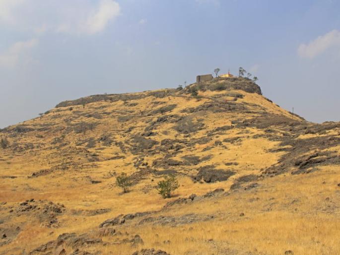 'dhavalgad' in Swarajya due to 'their' research | ‘त्यांच्या’ संशोधनामुळे महाराष्ट्राच्या दुर्गवैभवात ‘ढवळगडा’ची भर 'dhavalgad' in Swarajya due to 'their' research | ‘त्यांच्या’ संशोधनामुळे महाराष्ट्राच्या दुर्गवैभवात ‘ढवळगडा’ची भर
