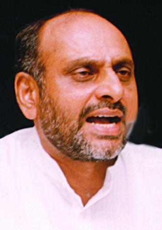 Navodaya Urban Bank Scam: Ashok Dhawad's interim lifting of Rs 5.39 crores in two years | नवोदय अर्बन बँक घोटाळा : अशोक धवड यांनी दोन वर्षांत केली ५.३९ कोटींची परस्पर उचल Navodaya Urban Bank Scam: Ashok Dhawad's interim lifting of Rs 5.39 crores in two years | नवोदय अर्बन बँक घोटाळा : अशोक धवड यांनी दोन वर्षांत केली ५.३९ कोटींची परस्पर उचल