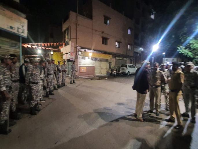 Tension prevails at midnight as two groups clash in Dhawani Mohalla in Chhatrapati Sambhaji Nagar, 30 people charged with a crime | छत्रपती संभाजीनगरातील धावणी मोहल्ल्यात दोन गट भिडल्याने मध्यरात्री तणाव, ३० जणांवर गुन्हा