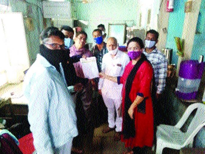 Consumers suffer due to technical difficulties in Nagothane post office | नागोठणे टपाल कार्यालयातील तांत्रिक अडचणींमुळे ग्राहक त्रस्त Consumers suffer due to technical difficulties in Nagothane post office | नागोठणे टपाल कार्यालयातील तांत्रिक अडचणींमुळे ग्राहक त्रस्त