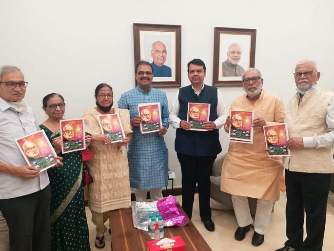 Former CM Devendra Fadnavis's strategy for party growth in Mumbai; Opinions of senior BJP leaders | मुंबईत पक्षाच्या वाढीसाठी देवेंद्र फडणवीसांची रणनीती; भाजपाच्या ज्येष्ठ नेत्यांचे जाणून घेतले मत Former CM Devendra Fadnavis's strategy for party growth in Mumbai; Opinions of senior BJP leaders | मुंबईत पक्षाच्या वाढीसाठी देवेंद्र फडणवीसांची रणनीती; भाजपाच्या ज्येष्ठ नेत्यांचे जाणून घेतले मत