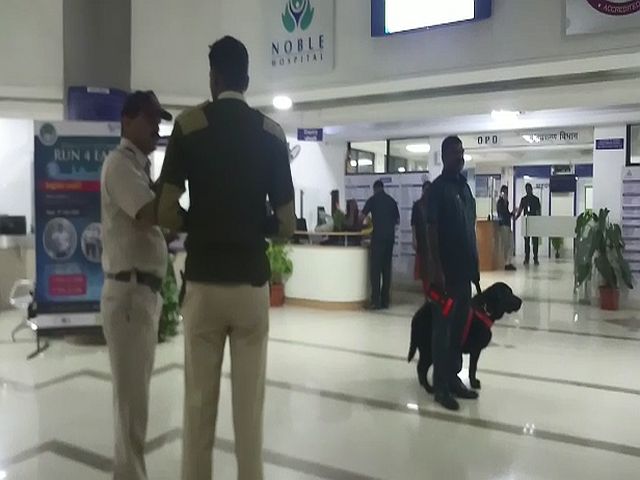 Bomb threat at Nobel Hospital in Pune; BDDS team rushed to the spot | पुण्यातील नोबेल हॉस्पिटलमध्ये बॉम्ब ठेवल्याची धमकी; बीडीडीएस पथक घटनास्थळी दाखल Bomb threat at Nobel Hospital in Pune; BDDS team rushed to the spot | पुण्यातील नोबेल हॉस्पिटलमध्ये बॉम्ब ठेवल्याची धमकी; बीडीडीएस पथक घटनास्थळी दाखल