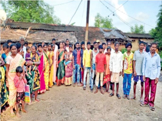 Now who wants to pull someone's ear? pdc | ...आता कुणी कुणाच्या कानफटात खेचायची?