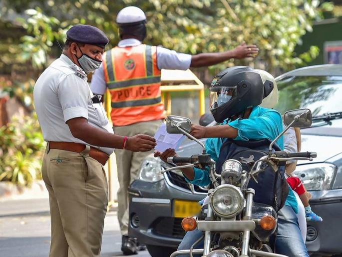 Traffic Rules Fine: Police chalan of Rs 25000 to 1000 for this violations; Check traffic rules and amount...then decide | Traffic Rules Fine: पोलीस २५००० ते १००० रुपयांची पावती फाडतात...; वाहतुकीचे नियम आणि रक्कम पहा...मग ठरवा Traffic Rules Fine: Police chalan of Rs 25000 to 1000 for this violations; Check traffic rules and amount...then decide | Traffic Rules Fine: पोलीस २५००० ते १००० रुपयांची पावती फाडतात...; वाहतुकीचे नियम आणि रक्कम पहा...मग ठरवा