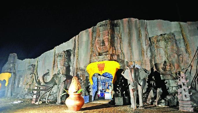 Visva-Navaraja festival at one of the 13 Godavari in Kolhapur | कोल्हापुरातील १३ देवतांचे एका ठिकाणी दर्शन-नवऊर्जा उत्सव Visva-Navaraja festival at one of the 13 Godavari in Kolhapur | कोल्हापुरातील १३ देवतांचे एका ठिकाणी दर्शन-नवऊर्जा उत्सव