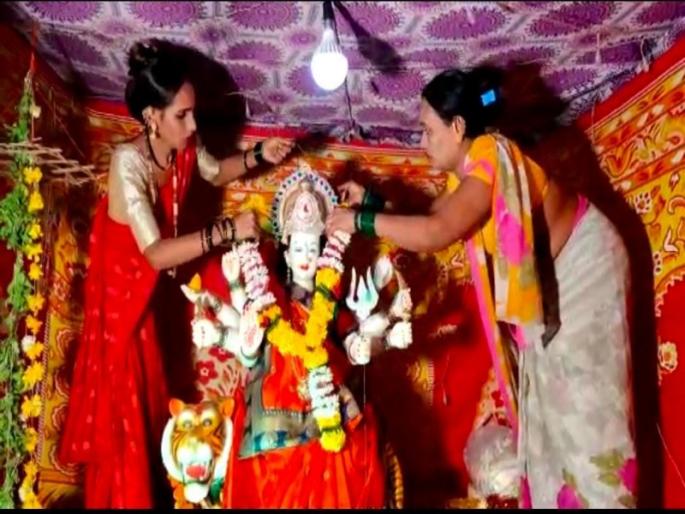 Everywhere discussion of Navratra festival in Govind Wadi area of Kalyan | कल्याणमधील गोविंद वाडी परिसरातील नवरात्र उत्सवाची सर्वत्र चर्चा Everywhere discussion of Navratra festival in Govind Wadi area of Kalyan | कल्याणमधील गोविंद वाडी परिसरातील नवरात्र उत्सवाची सर्वत्र चर्चा