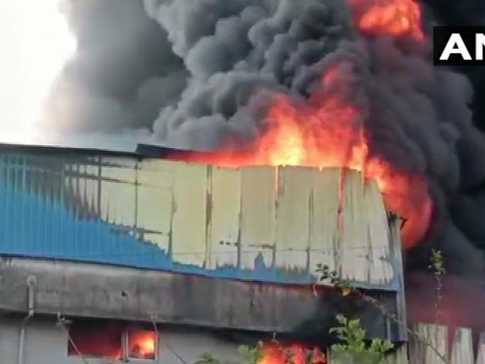 Fire at Asangaon plastic company; Two units burned | आसनगावच्या प्लॅस्टिक कंपनीला भीषण आग; दोन युनिट जळाले Fire at Asangaon plastic company; Two units burned | आसनगावच्या प्लॅस्टिक कंपनीला भीषण आग; दोन युनिट जळाले