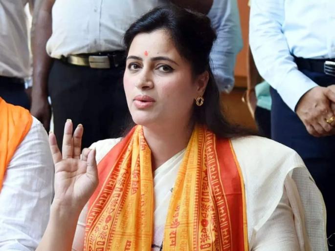 What do you say from Delhi, come and talk in Maharashtra; Shiv Sena leader Deepali Syed has given such a challenge to MP Navneet Rana | 'दिल्लीतून काय बोलताय, महाराष्ट्रात येऊन बोला'; शिवसेनेचं पुन्हा नवनीत राणांना डिवचलं! What do you say from Delhi, come and talk in Maharashtra; Shiv Sena leader Deepali Syed has given such a challenge to MP Navneet Rana | 'दिल्लीतून काय बोलताय, महाराष्ट्रात येऊन बोला'; शिवसेनेचं पुन्हा नवनीत राणांना डिवचलं!