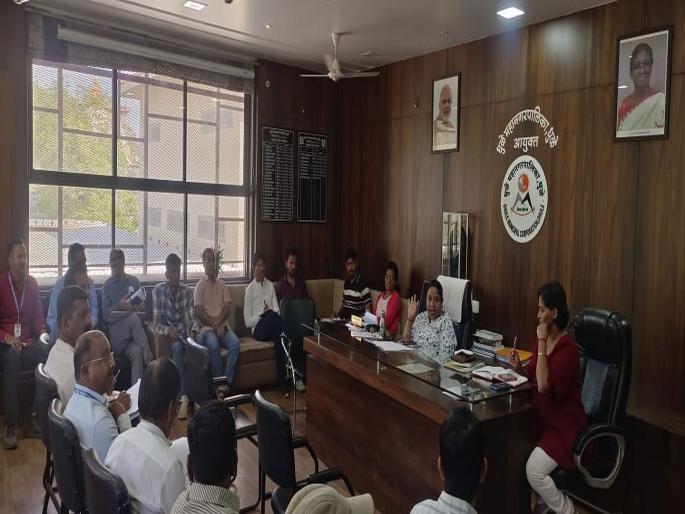 Restrictions on long leave of officers, employees as soon as the code of conduct comes | आचारसंहिता लागताच अधिकारी, कर्मचाऱ्यांच्या दीर्घ रजांवर निर्बंध - महापालिका आयुक्त Restrictions on long leave of officers, employees as soon as the code of conduct comes | आचारसंहिता लागताच अधिकारी, कर्मचाऱ्यांच्या दीर्घ रजांवर निर्बंध - महापालिका आयुक्त