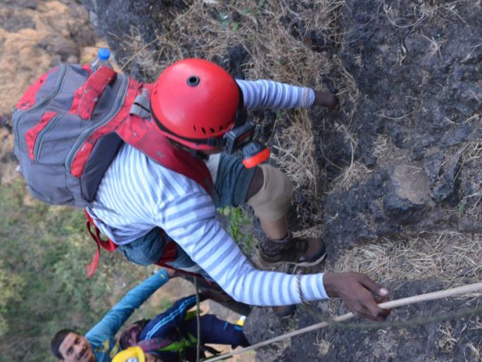 Akot's Divyang Dhiraj keen tracking on Tanzania's Kilimanjaro pick | अकोटच्या दिव्यांग धिरजची टांझानियातील किलीमांजरो शिखर सर करण्याची जिद्द Akot's Divyang Dhiraj keen tracking on Tanzania's Kilimanjaro pick | अकोटच्या दिव्यांग धिरजची टांझानियातील किलीमांजरो शिखर सर करण्याची जिद्द