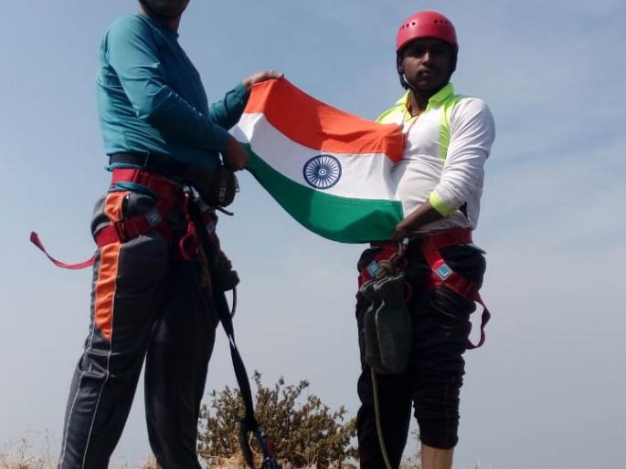  Akot Boy trek on Kalakrai peak in Sahyadri mountain range | अकोटच्या दिव्यांग धिरज कळसाईत केले सह्याद्री पर्वतरांगेतील कळकराई शिखर सर