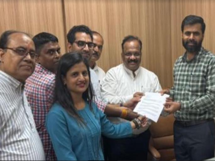 Mira Road: Start a bus service to free citizens from the arbitrariness of rickshaw pullers, demand residents | Mira Road: रिक्षावाल्यांच्या मनमानीतून नागरिकांची सुटका करण्यासाठी बससेवा सुरू करा, रहिवाश्यांची मागणी Mira Road: Start a bus service to free citizens from the arbitrariness of rickshaw pullers, demand residents | Mira Road: रिक्षावाल्यांच्या मनमानीतून नागरिकांची सुटका करण्यासाठी बससेवा सुरू करा, रहिवाश्यांची मागणी