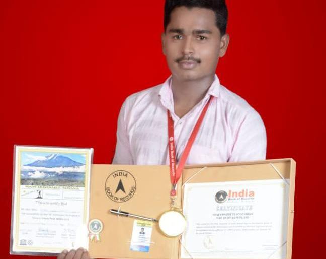 Handicapped trecker Dhiraj in India Book of Record | दिव्यांग गिर्यारोहक धीरजची इंडिया बुक ऑफ रेकॉर्ड मधे नोंद Handicapped trecker Dhiraj in India Book of Record | दिव्यांग गिर्यारोहक धीरजची इंडिया बुक ऑफ रेकॉर्ड मधे नोंद