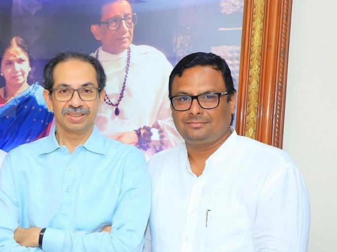 Dheeraj Lingade of Congress defeated the BJP candidate from Amravati Graduate Constituency | शिवसेनेचा नेता फोडला अन् काँग्रेसनं आमदार बनवला; धीरज लिंगाडें ठरले 'जायंट किलर' Dheeraj Lingade of Congress defeated the BJP candidate from Amravati Graduate Constituency | शिवसेनेचा नेता फोडला अन् काँग्रेसनं आमदार बनवला; धीरज लिंगाडें ठरले 'जायंट किलर'