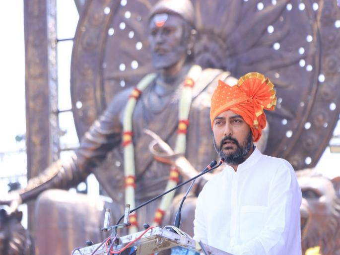 Jai Belgaum, Jai Karnataka! Raised slogan by Congress MLA Dhiraj Deshmukh; Resentment at the Marathi people in belgaum | जय बेळगाव, जय कर्नाटक! काँग्रेस आमदार धीरज देशमुखांकडून घोषणा; सीमाभागात नाराजी Jai Belgaum, Jai Karnataka! Raised slogan by Congress MLA Dhiraj Deshmukh; Resentment at the Marathi people in belgaum | जय बेळगाव, जय कर्नाटक! काँग्रेस आमदार धीरज देशमुखांकडून घोषणा; सीमाभागात नाराजी