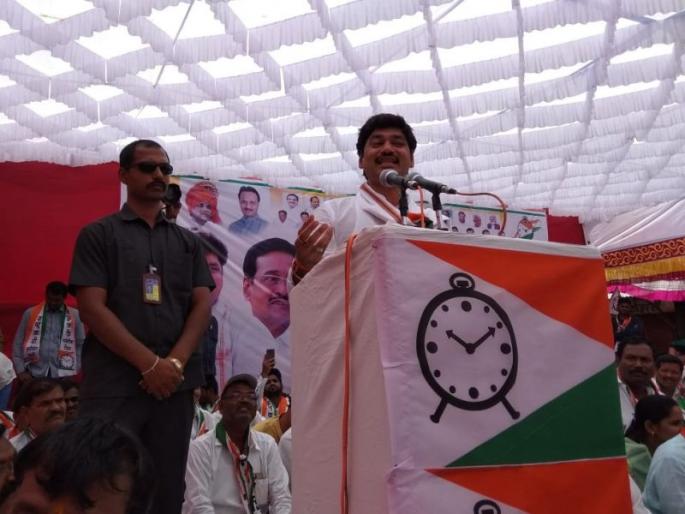 'Some of the children in madha left ncp, Dhananjay munde critics on mohite patil in solapur | 'माढ्यातली काही मुलं गद्दार निघाली, घरातल्यांना सोडून दुसऱ्यांसोबत गेली' 'Some of the children in madha left ncp, Dhananjay munde critics on mohite patil in solapur | 'माढ्यातली काही मुलं गद्दार निघाली, घरातल्यांना सोडून दुसऱ्यांसोबत गेली'