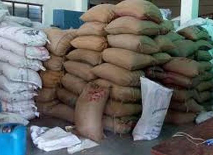 Grain stocks at school, round-up of students started | शाळेतील धान्य साठा, विद्यार्थ्यांची गोळाबेरीज सुरू