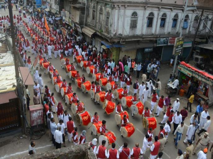 Due to the fierce program for the new year's reception, restrictions on the sound of the drummer teams | डोंबिवली : नववर्षाच्या स्वागतासाठी भरगच्च कार्यक्रम, ढोलताशा पथकांच्या आवाजांवर मर्यादेचे बंधन Due to the fierce program for the new year's reception, restrictions on the sound of the drummer teams | डोंबिवली : नववर्षाच्या स्वागतासाठी भरगच्च कार्यक्रम, ढोलताशा पथकांच्या आवाजांवर मर्यादेचे बंधन