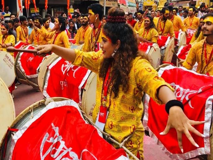 The Supreme Court stayed the NGT order that dhol-tasha-zanj teams should not have more than 30 members in ganesh immersion | यंदाचे गणेश विसर्जन दणक्यात; ढोल-ताशा वादनावरील निर्बंधांना सुप्रीम कोर्टाची स्थगिती The Supreme Court stayed the NGT order that dhol-tasha-zanj teams should not have more than 30 members in ganesh immersion | यंदाचे गणेश विसर्जन दणक्यात; ढोल-ताशा वादनावरील निर्बंधांना सुप्रीम कोर्टाची स्थगिती