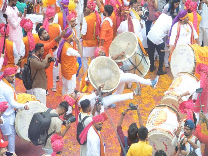 Pune Ganpati Festival the sound decreased on Anant Chaturdashi increased the next morning | Pune Ganpati Festival : अनंत चतुर्दशीला आवाज घटला; दुसऱ्या दिवशी सकाळी वाढला Pune Ganpati Festival the sound decreased on Anant Chaturdashi increased the next morning | Pune Ganpati Festival : अनंत चतुर्दशीला आवाज घटला; दुसऱ्या दिवशी सकाळी वाढला